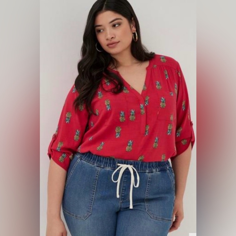 🍍Torrid Red Harper Top with Pineapples size 6